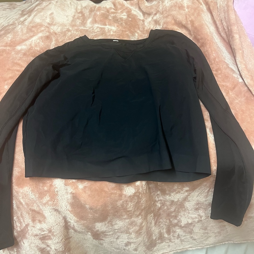 lululemon cropped top, thin material
